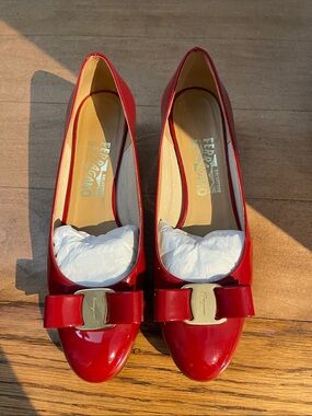 Salvatore Ferragamo Vara Bow Pump